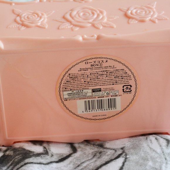 FREE Gift with Purchase - Pink Makeup Holder - Picture 3 of 3